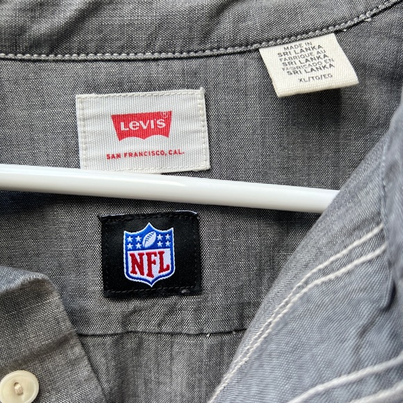 Men’s Raiders Levi’s/NFL button up - Picture 2 of 3